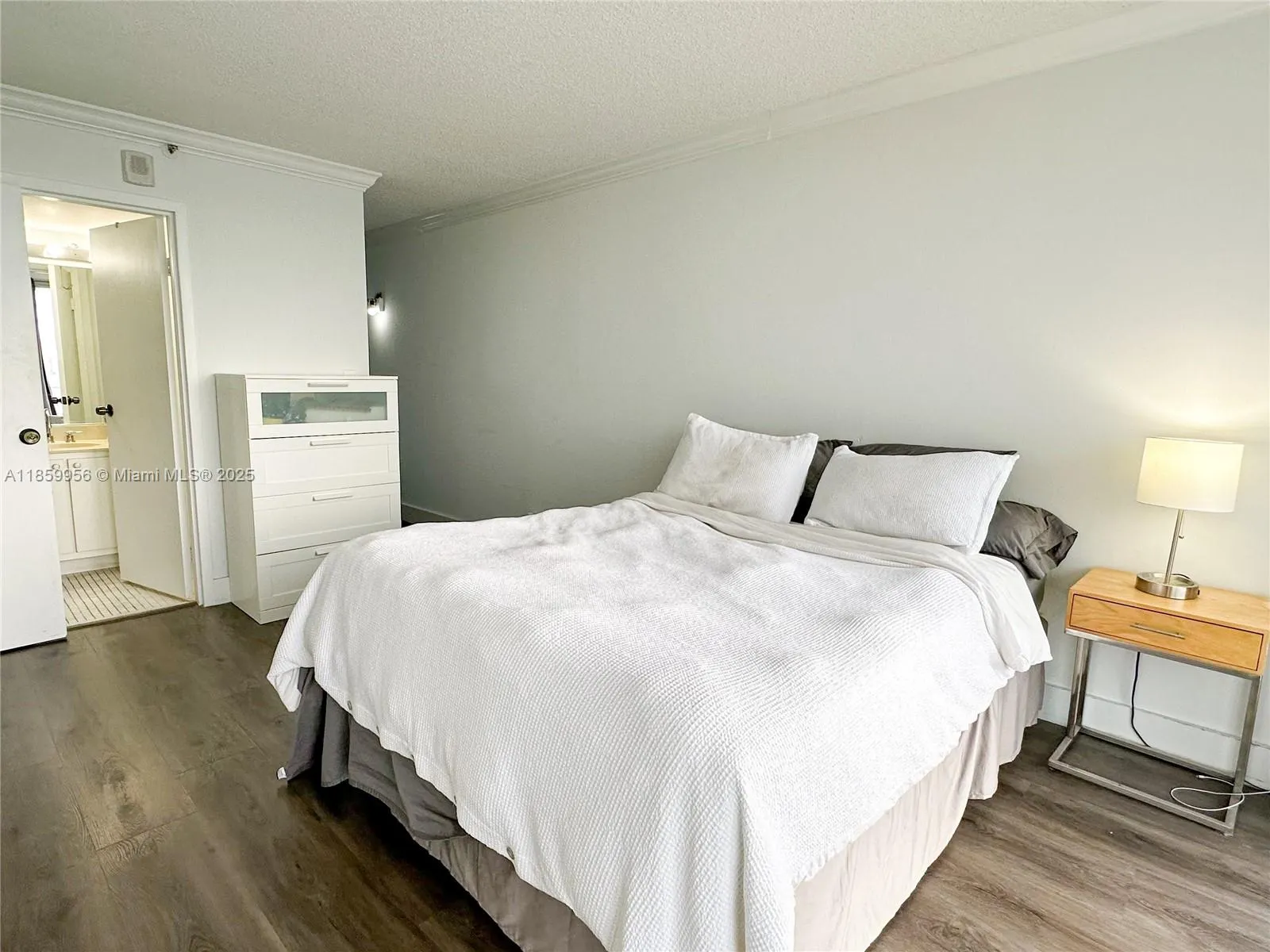 7601 E Treasure Dr, #1205