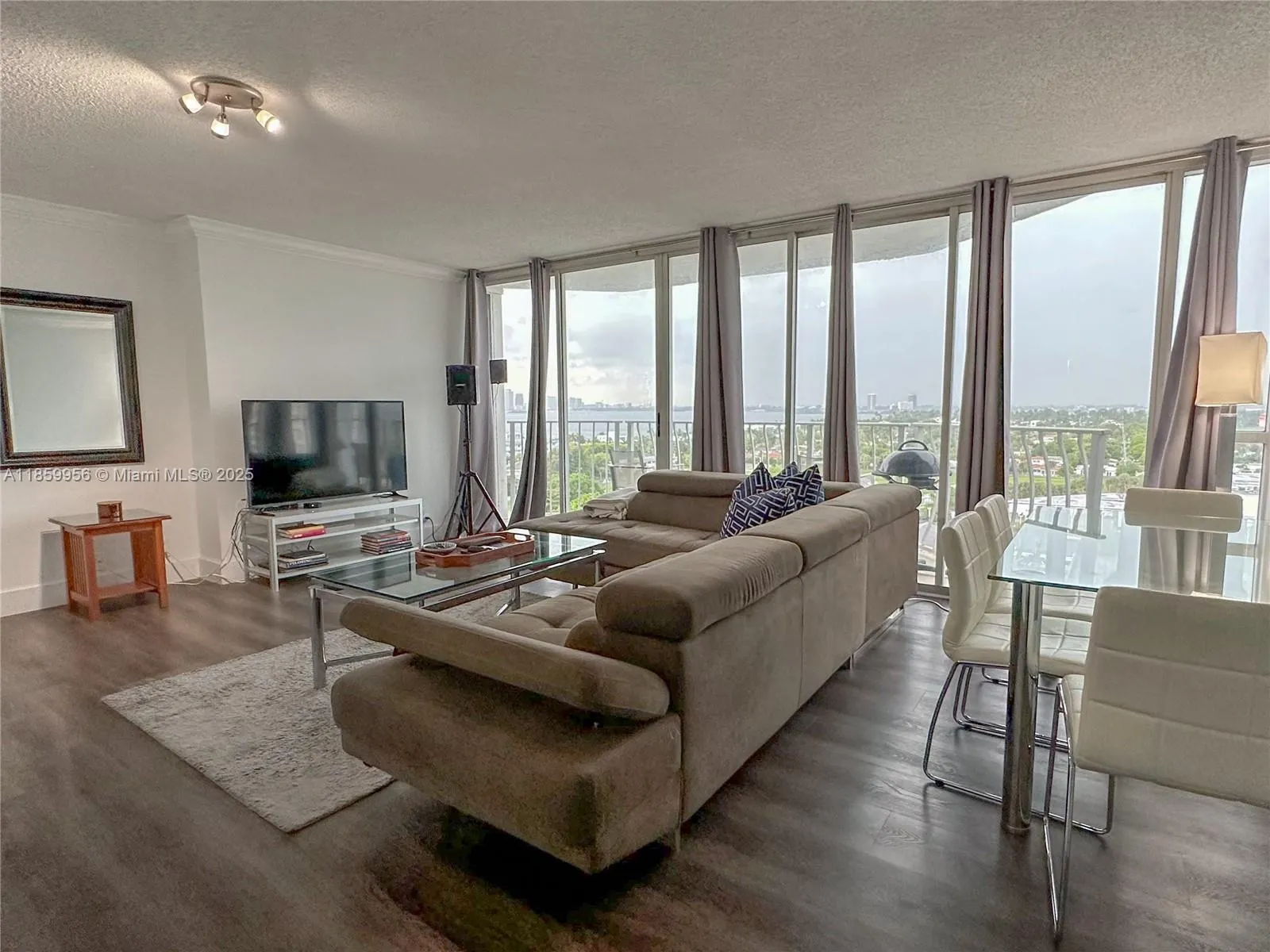 7601 E Treasure Dr, #1205