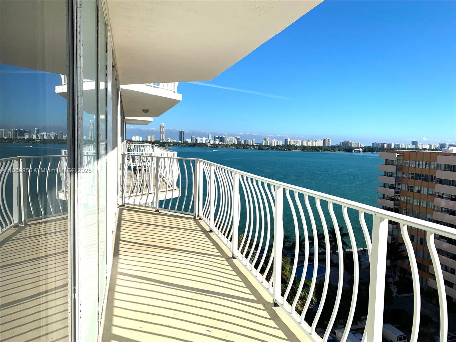7601 E Treasure Dr, #1205