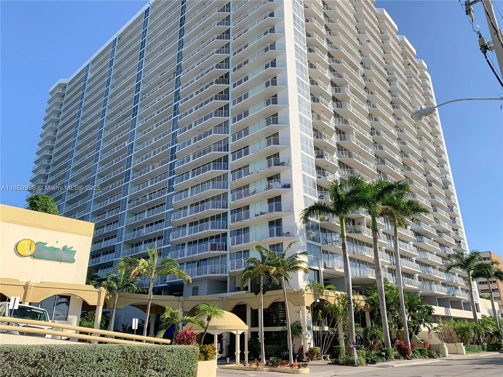 7601 E Treasure Dr, #1205