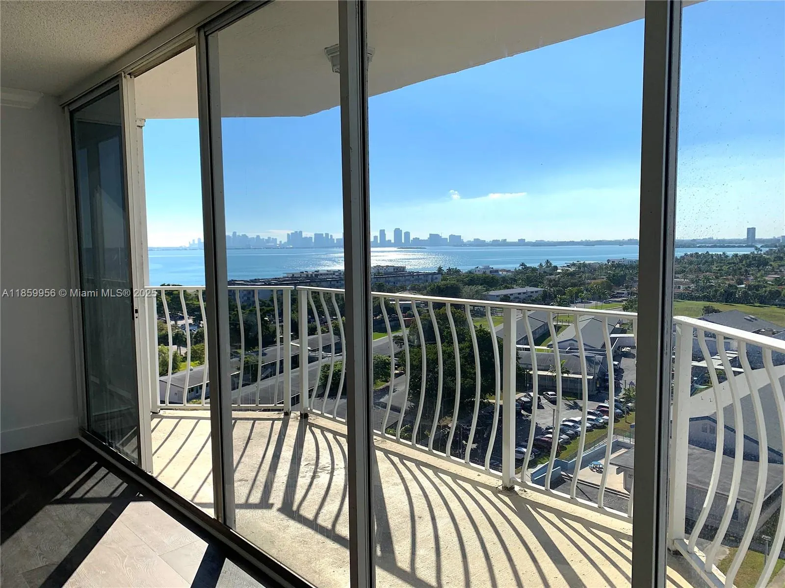 7601 E Treasure Dr, #1205
