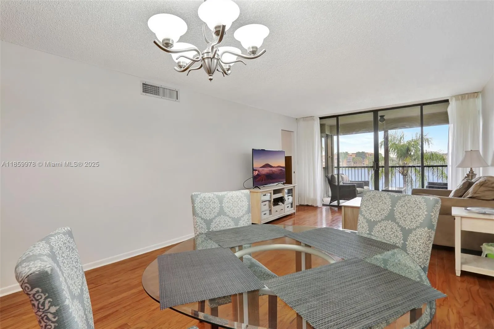 6219 Coral Lake Dr, #207