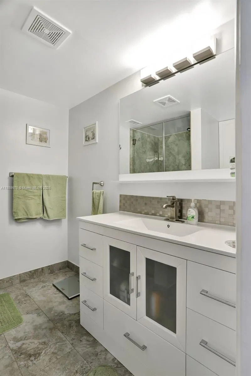 6219 Coral Lake Dr, #207