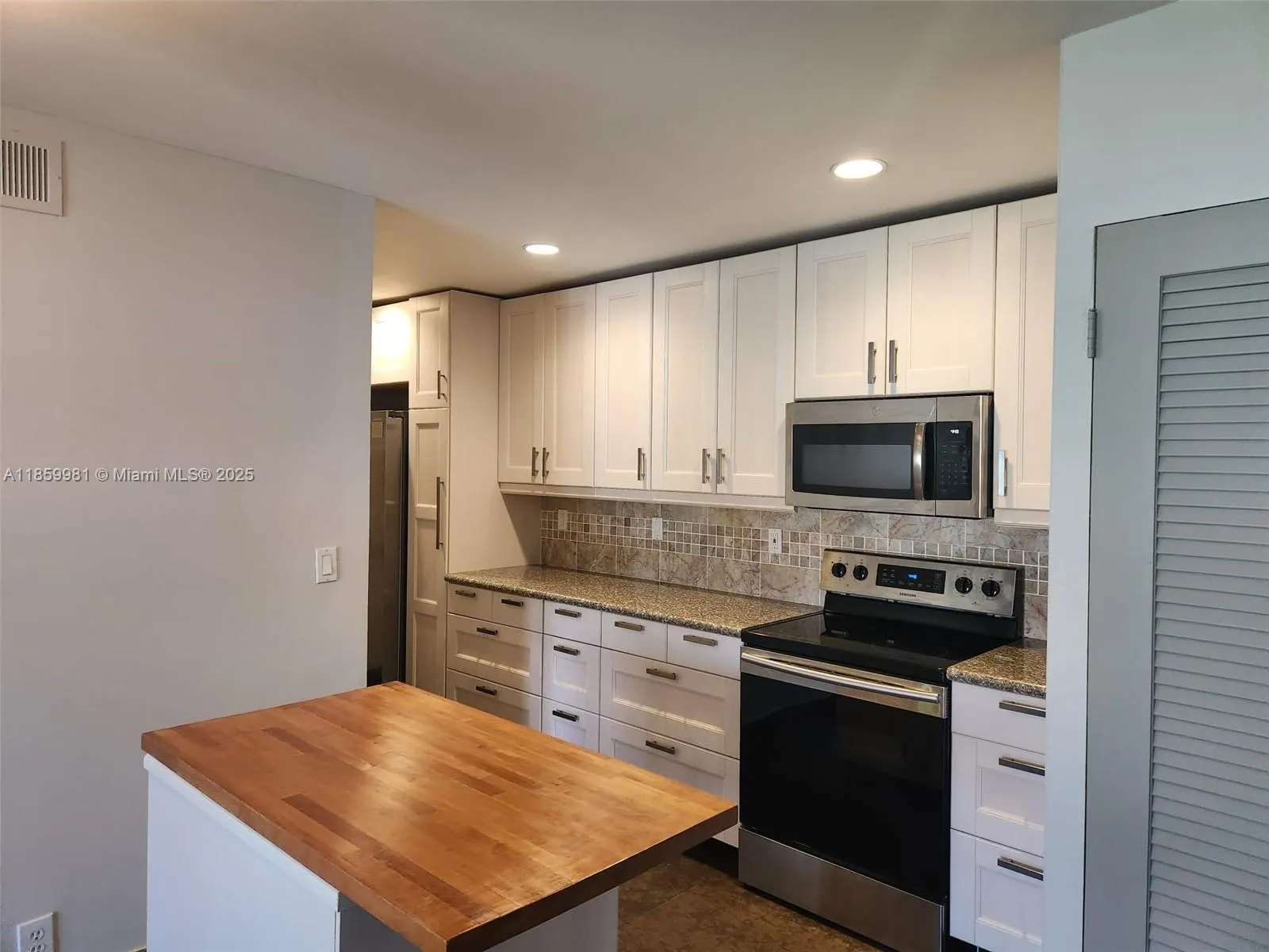 124 NE 19th Ct, #206B