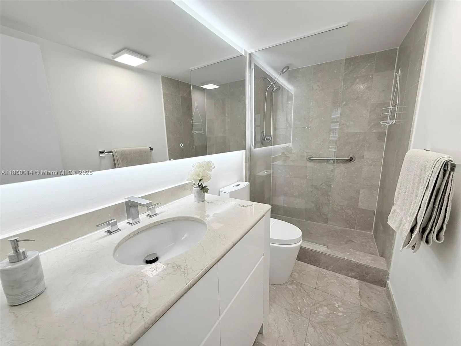 10275 Collins Ave, #606
