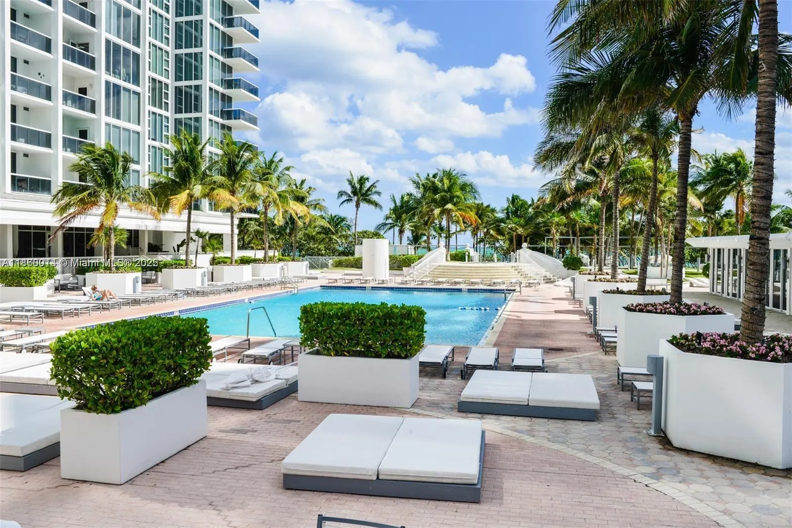10275 Collins Ave, #606