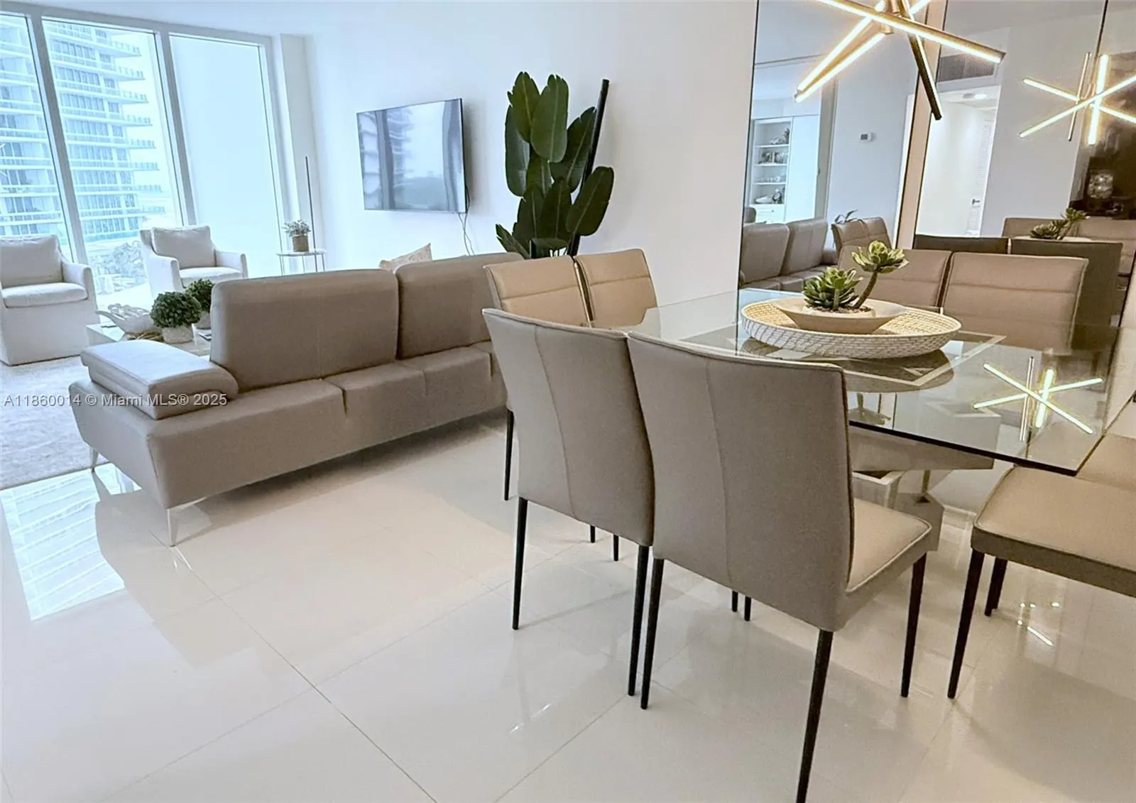 10275 Collins Ave, #606