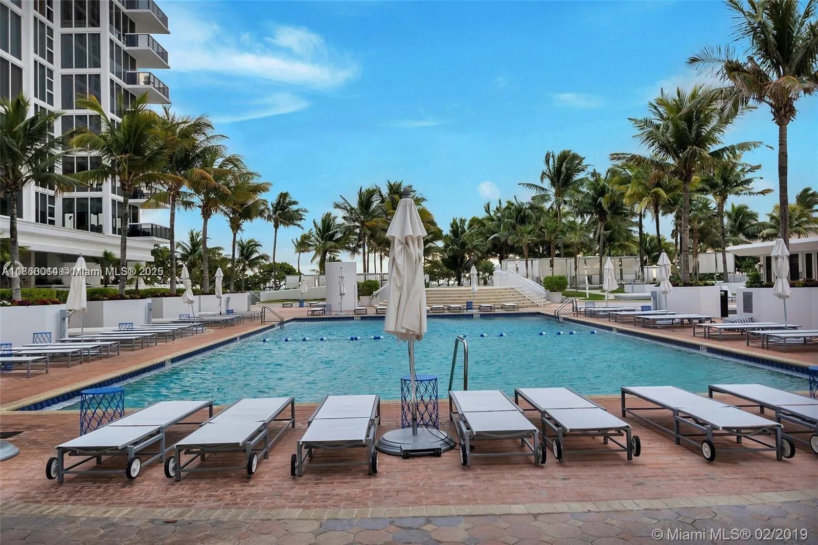 10275 Collins Ave, #606