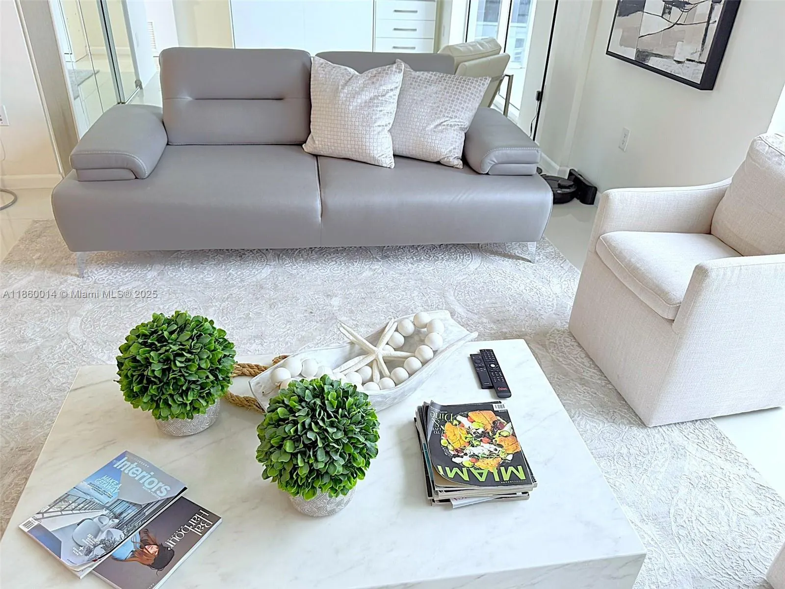 10275 Collins Ave, #606