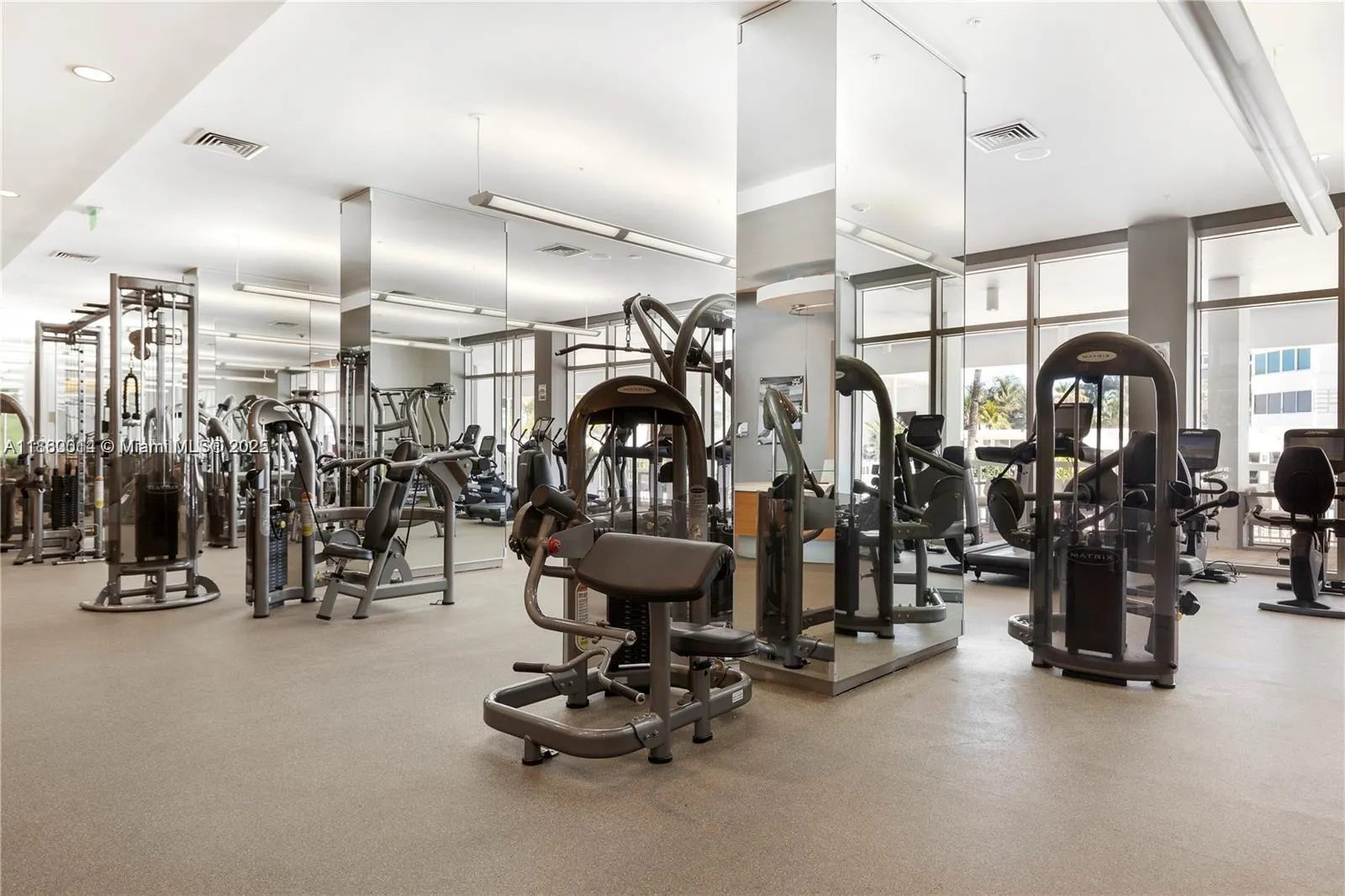 10275 Collins Ave, #606