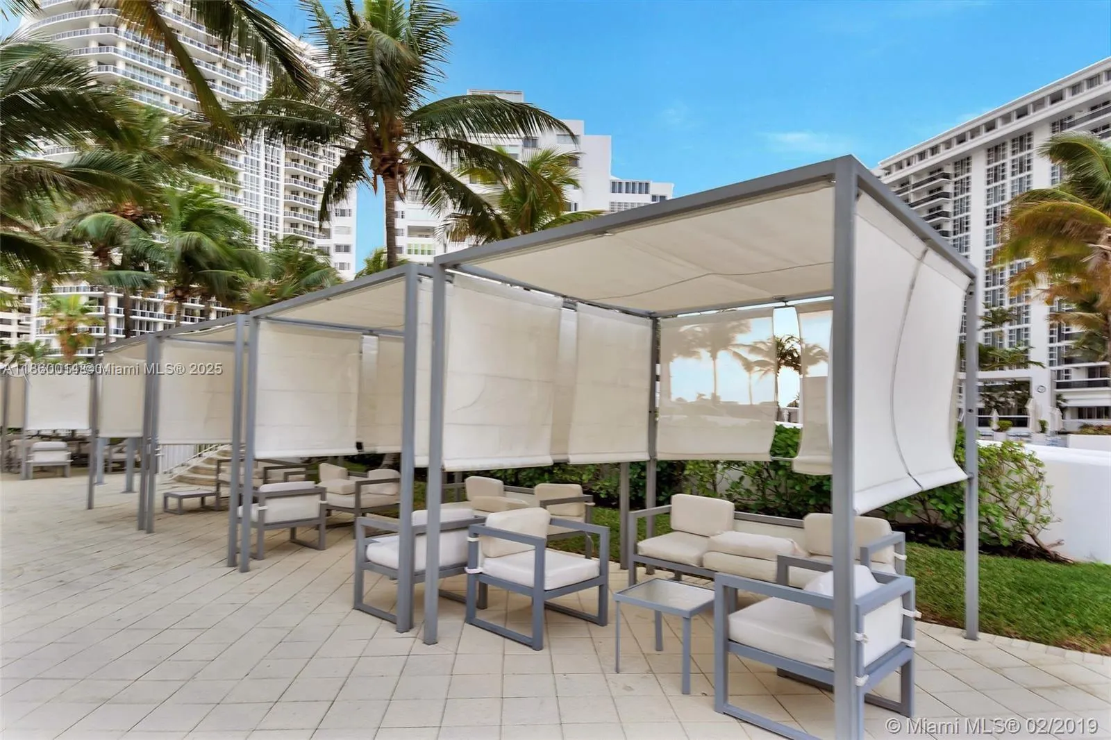 10275 Collins Ave, #606
