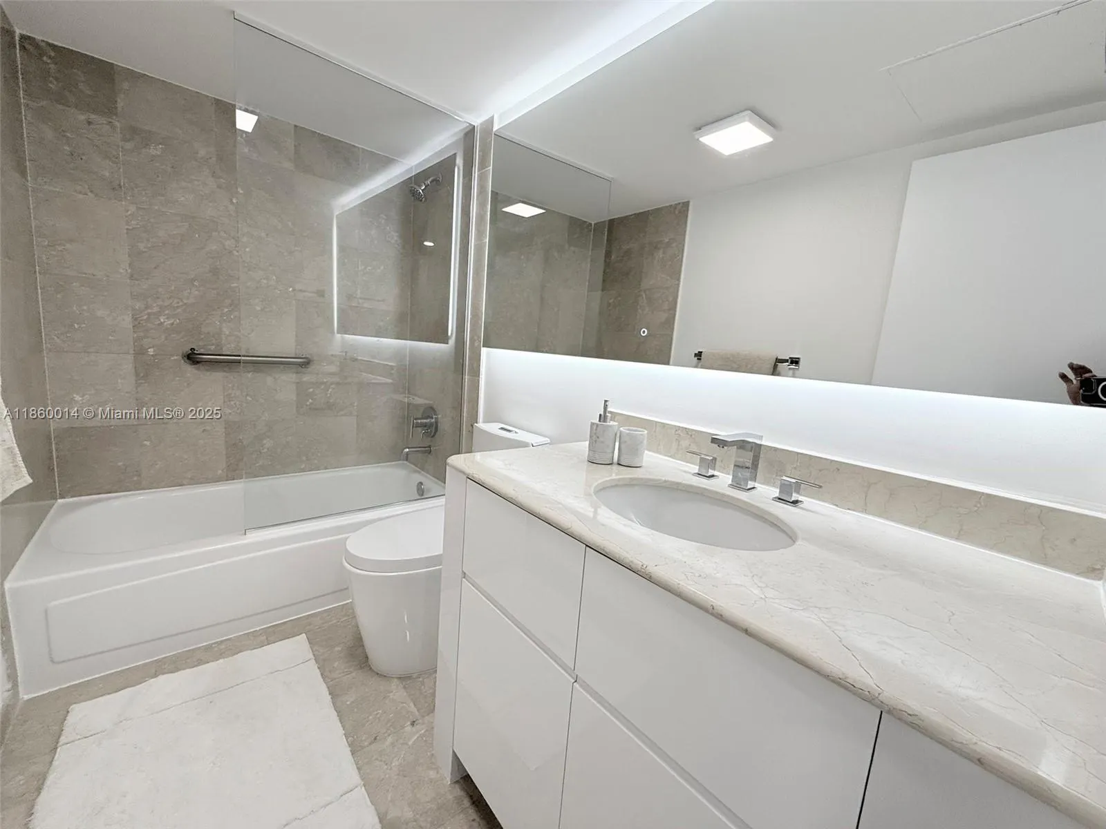 10275 Collins Ave, #606