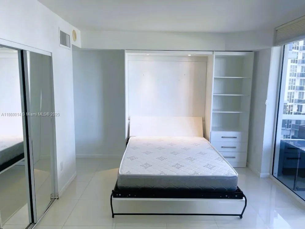 10275 Collins Ave, #606