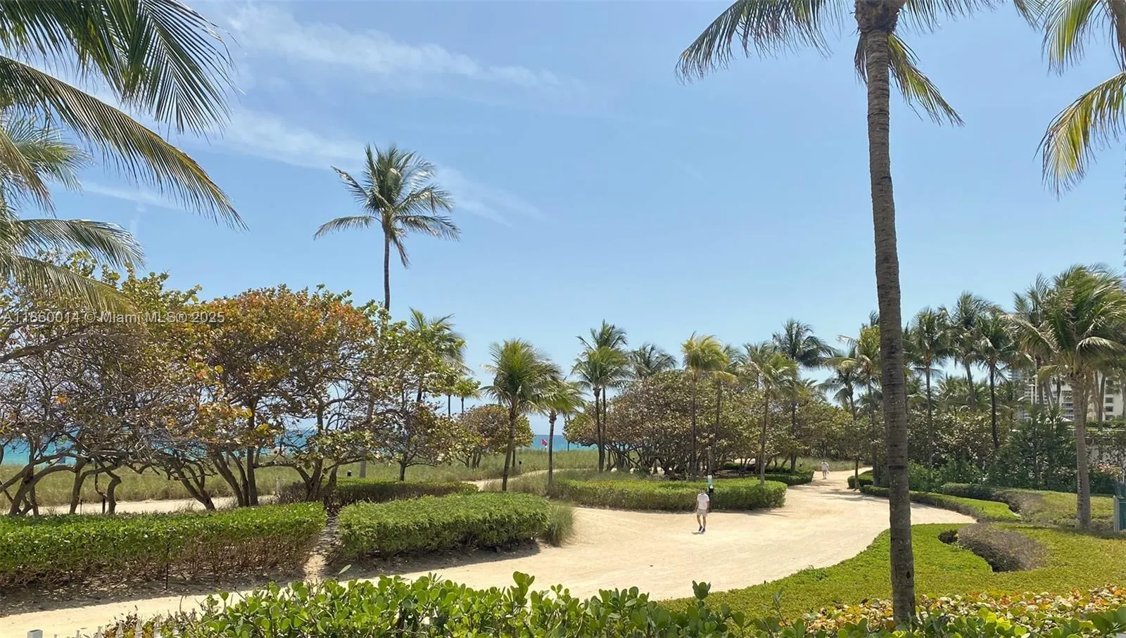 10275 Collins Ave, #606