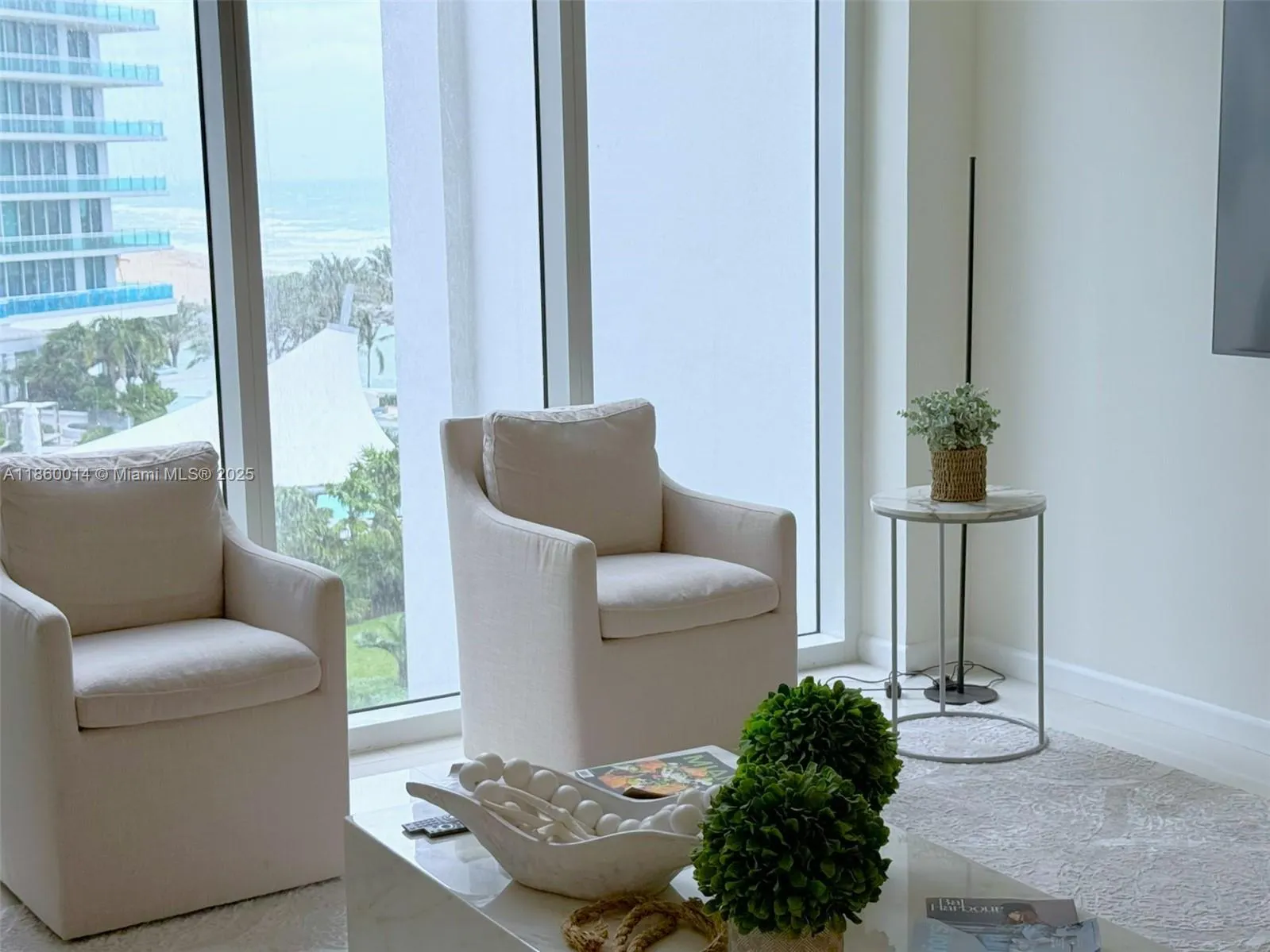 10275 Collins Ave, #606