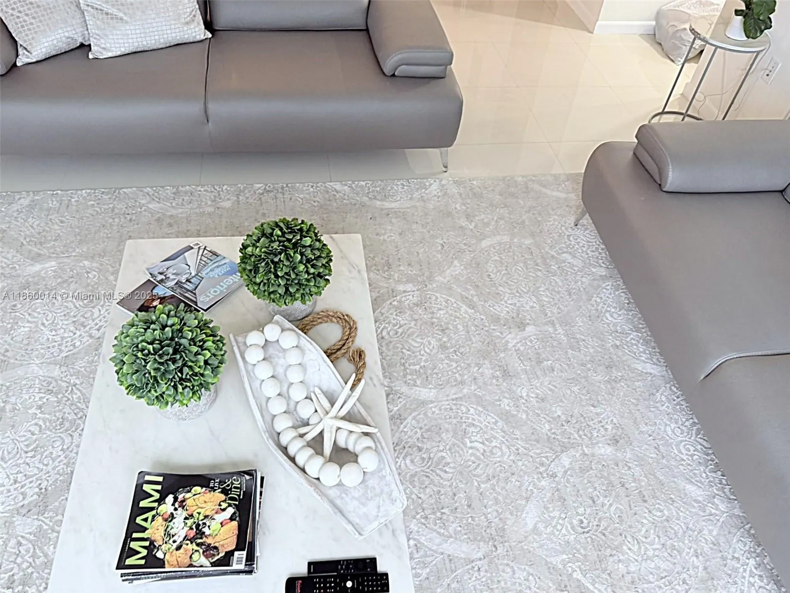 10275 Collins Ave, #606