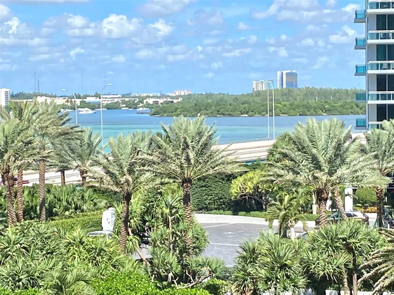 10275 Collins Ave, #606