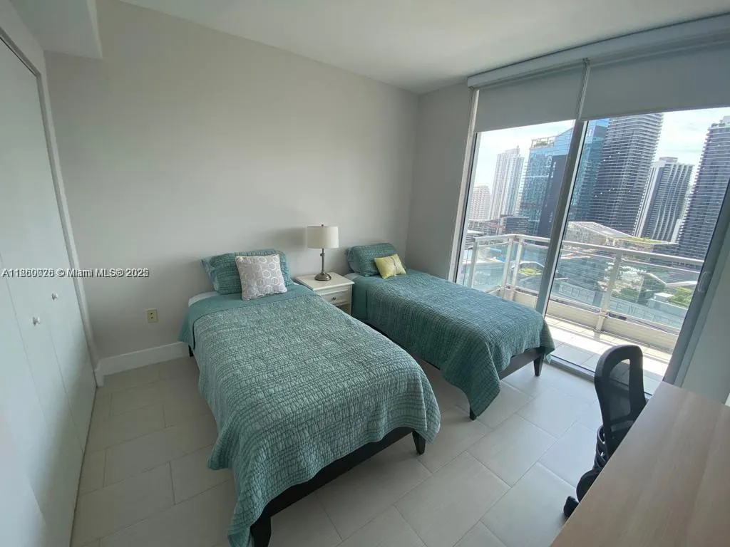 92 SW 3rd St, #3102