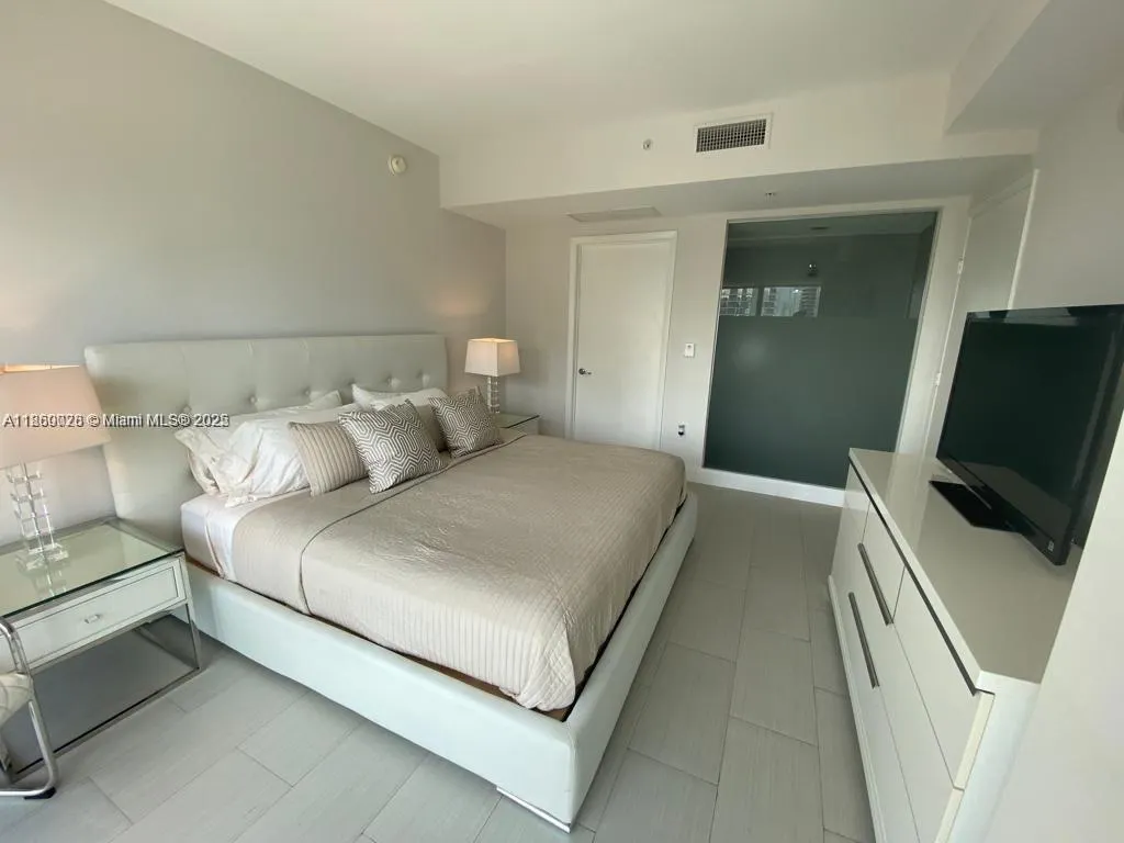 92 SW 3rd St, #3102