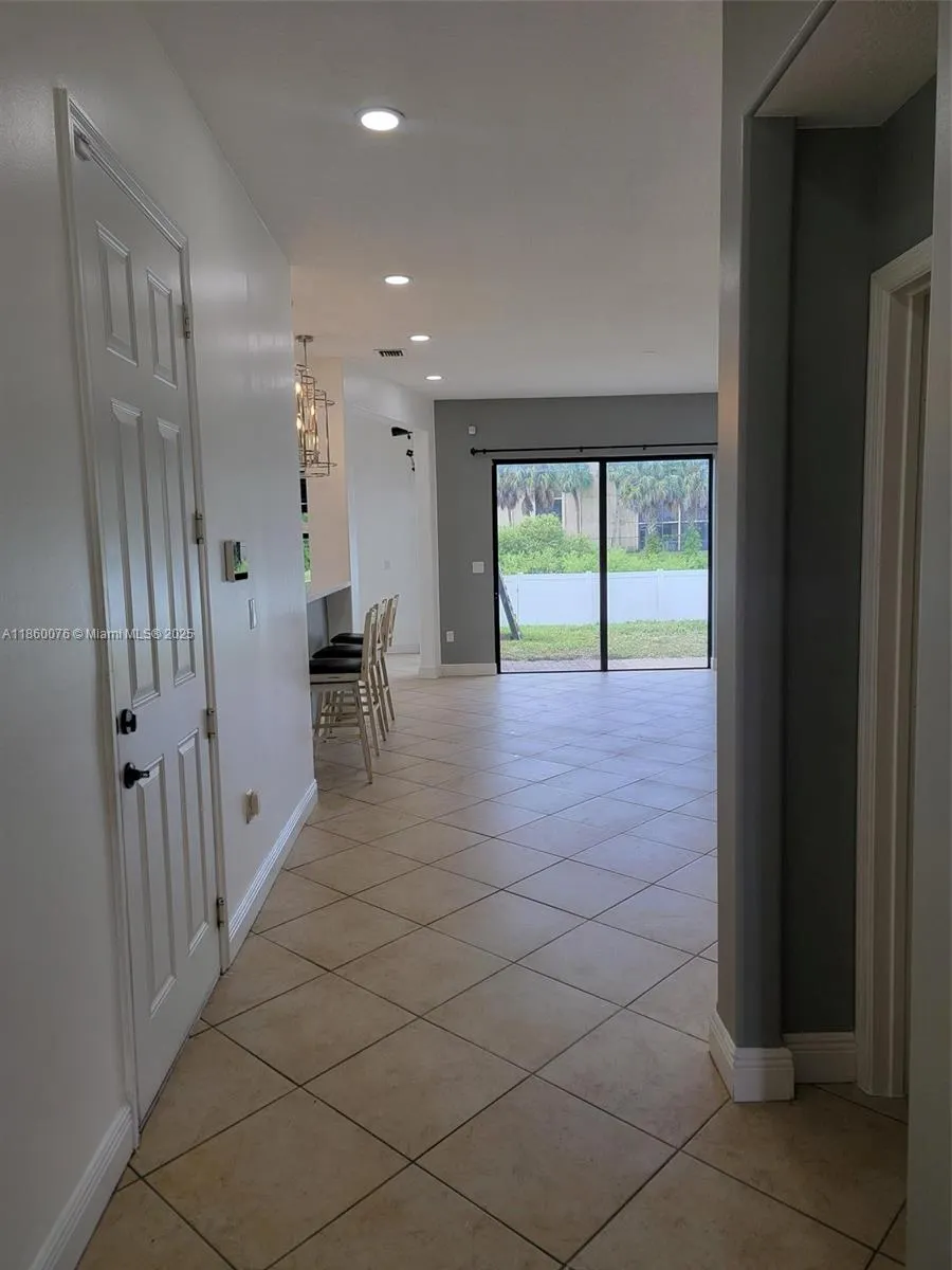 9136 SW 36th Mnr