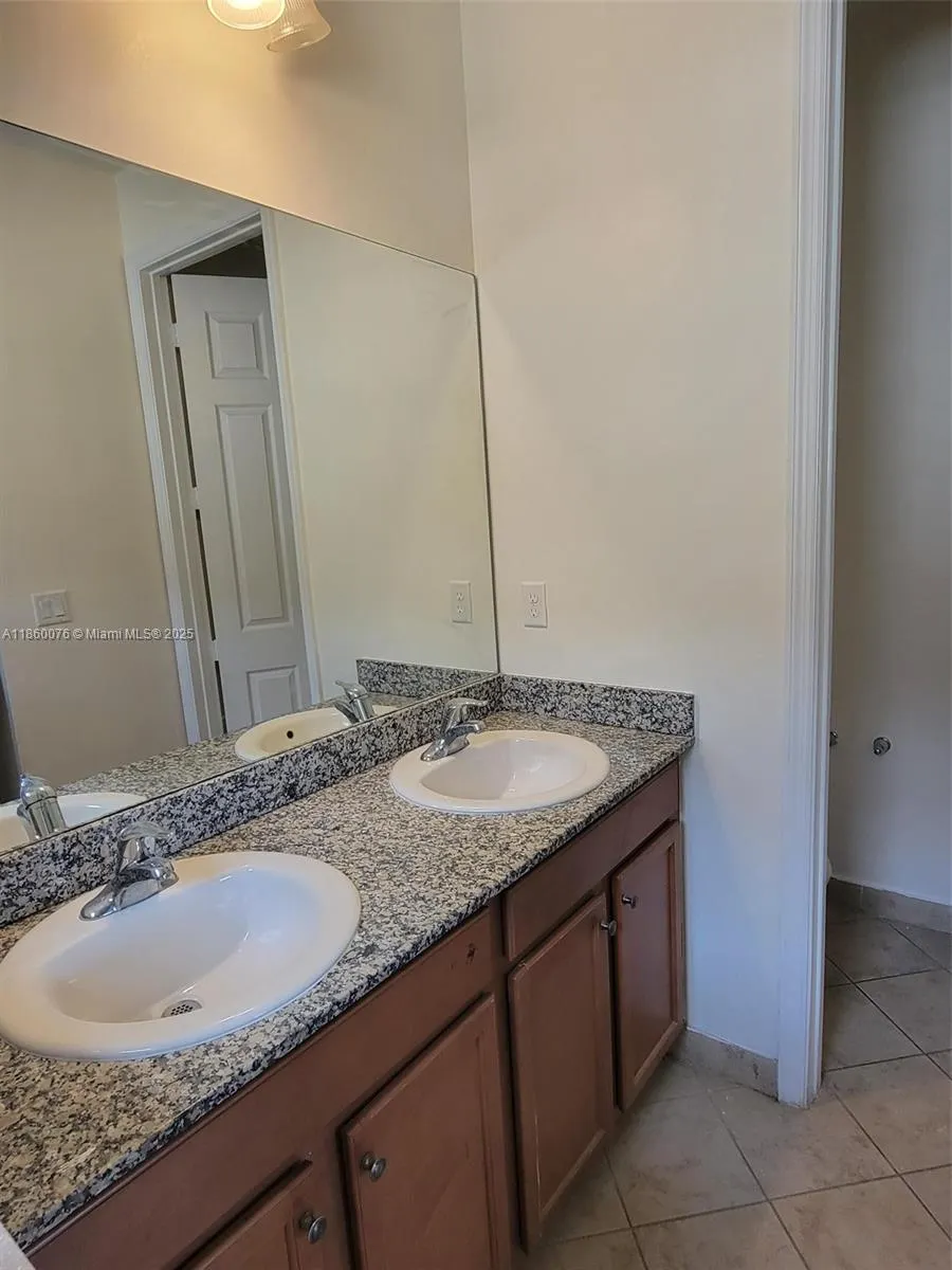 9136 SW 36th Mnr