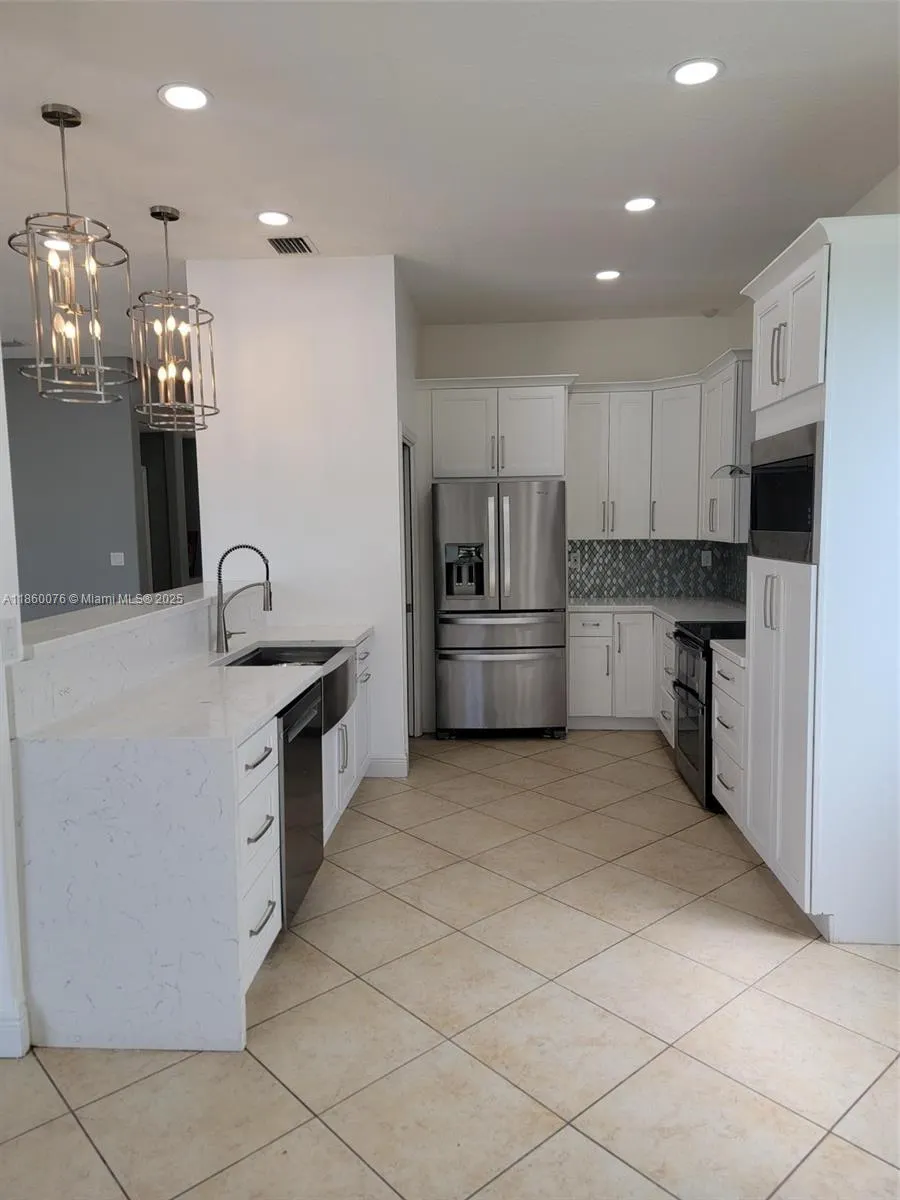 9136 SW 36th Mnr