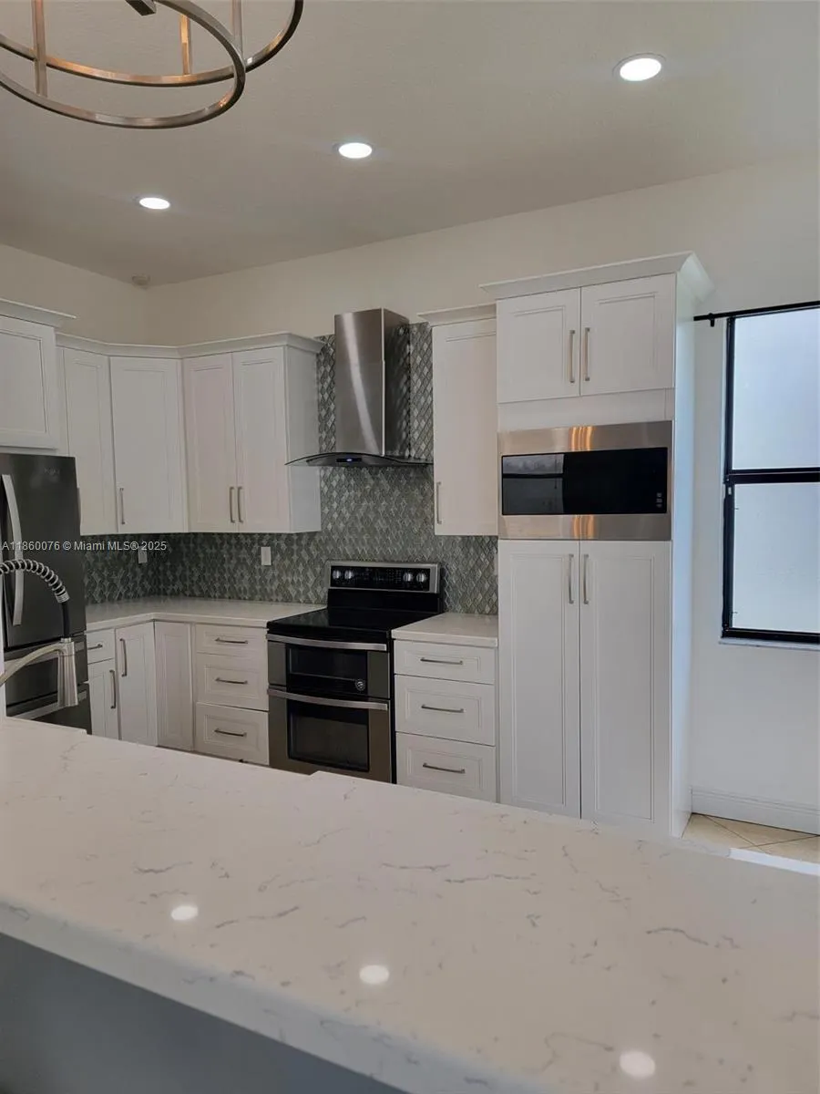 9136 SW 36th Mnr