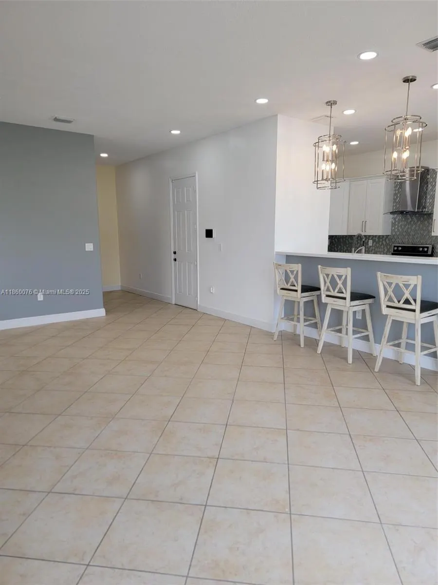 9136 SW 36th Mnr