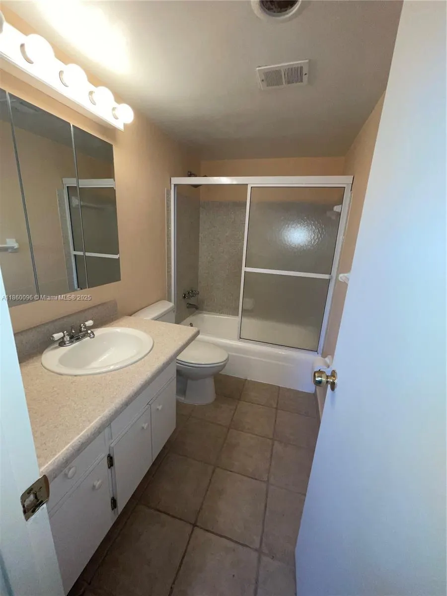 4200 Crystal Lake Dr, #304