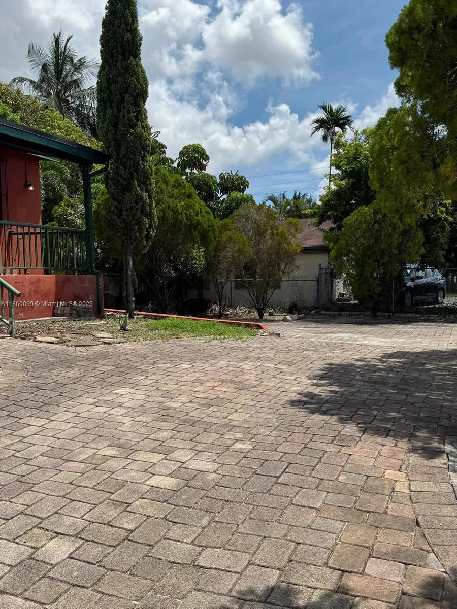 609 W 39th St, #609