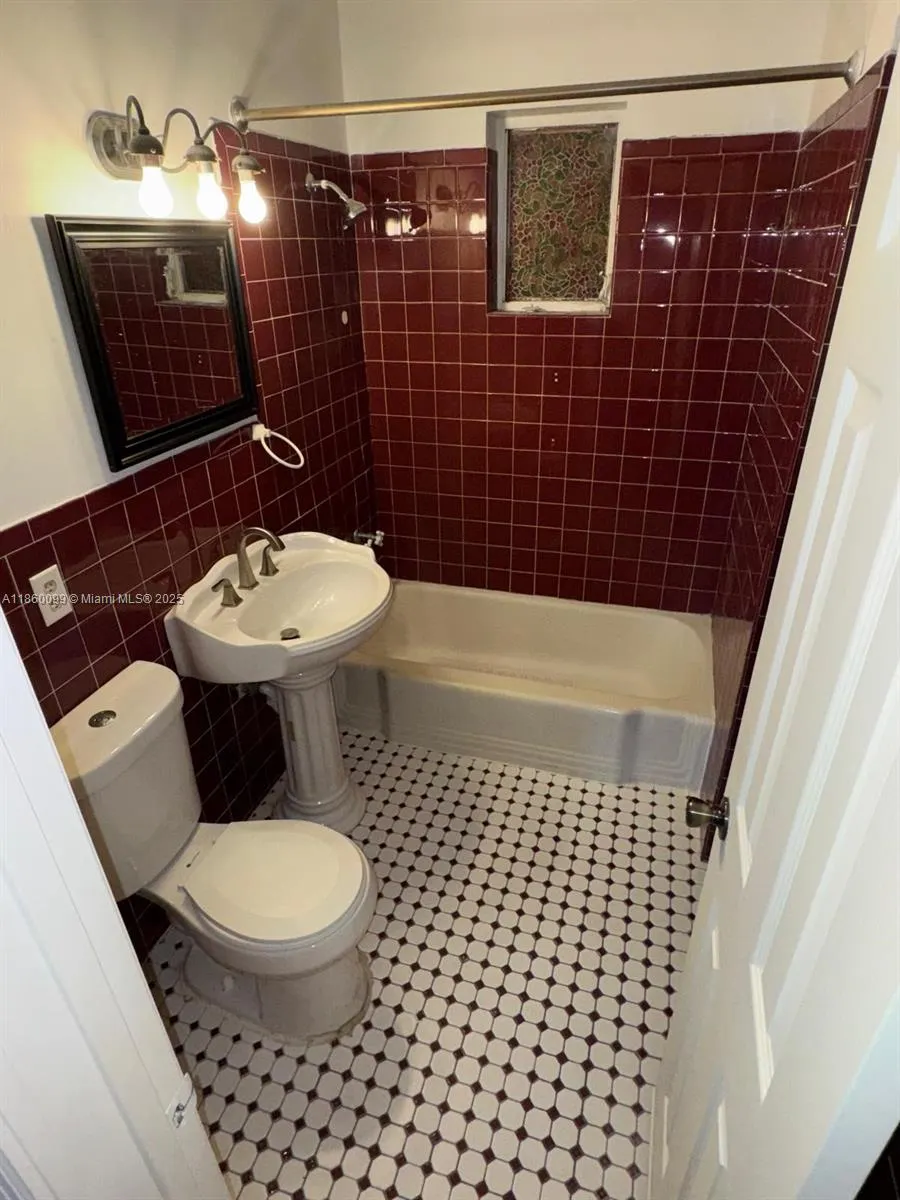609 W 39th St, #609