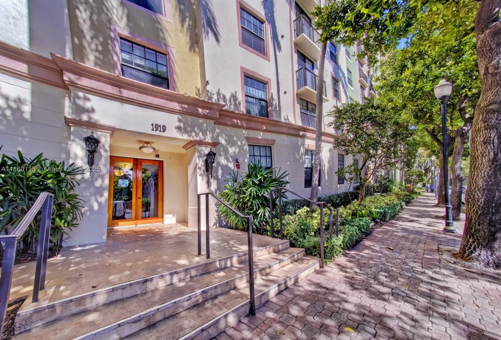 1900 Van Buren St, #221B