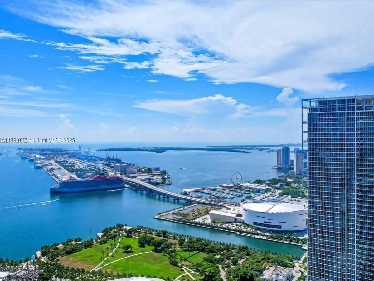 1100 Biscayne Blvd, #5801