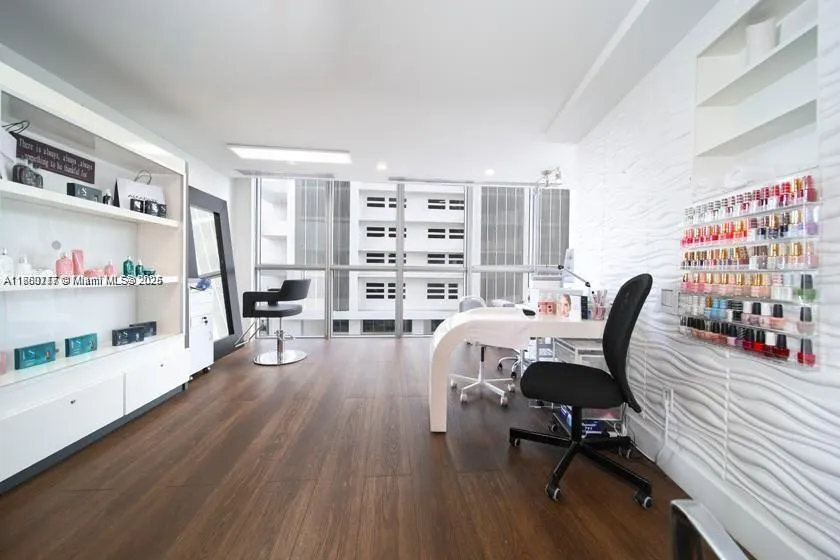 1100 Biscayne Blvd, #5801