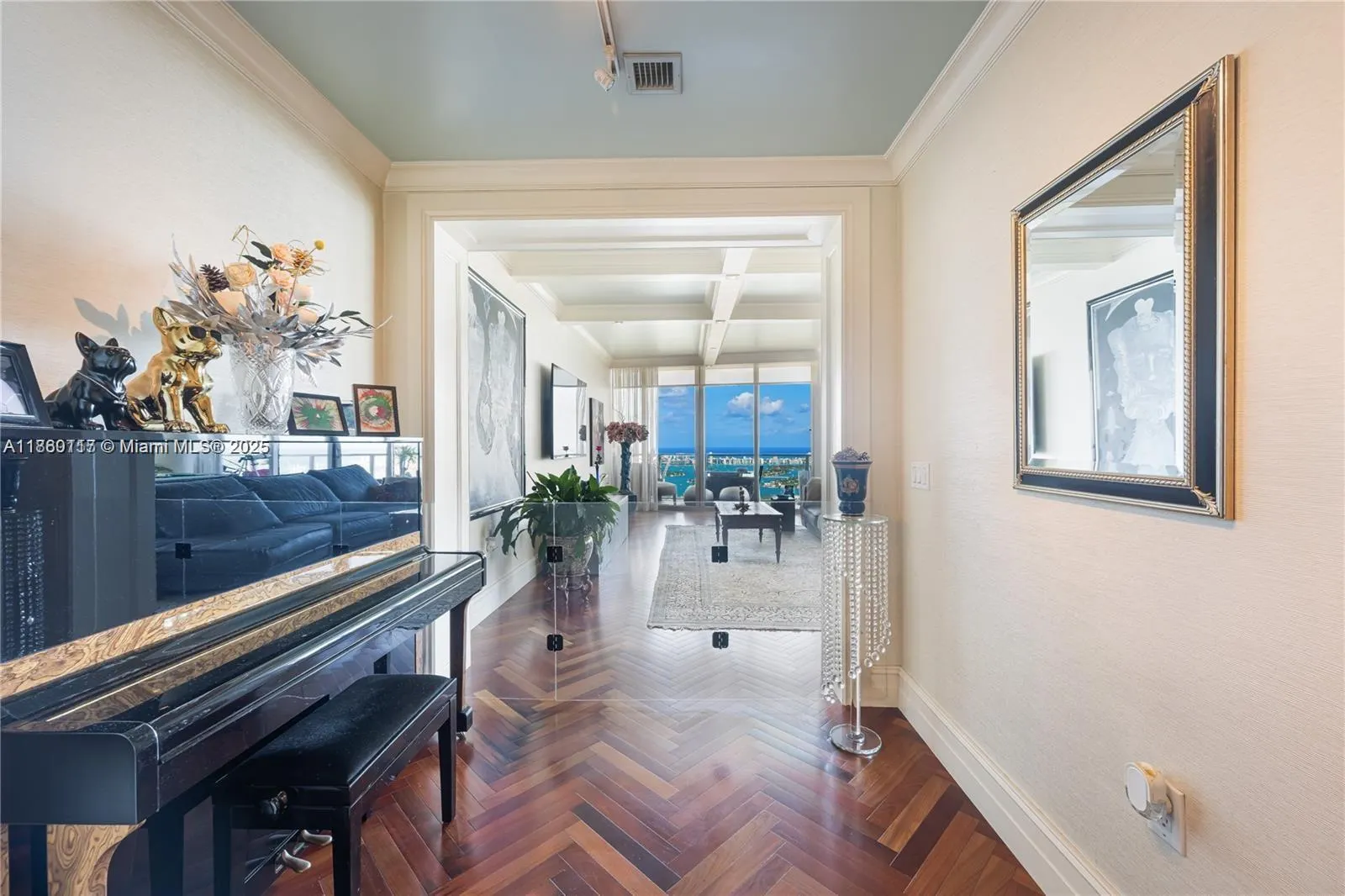1100 Biscayne Blvd, #5801