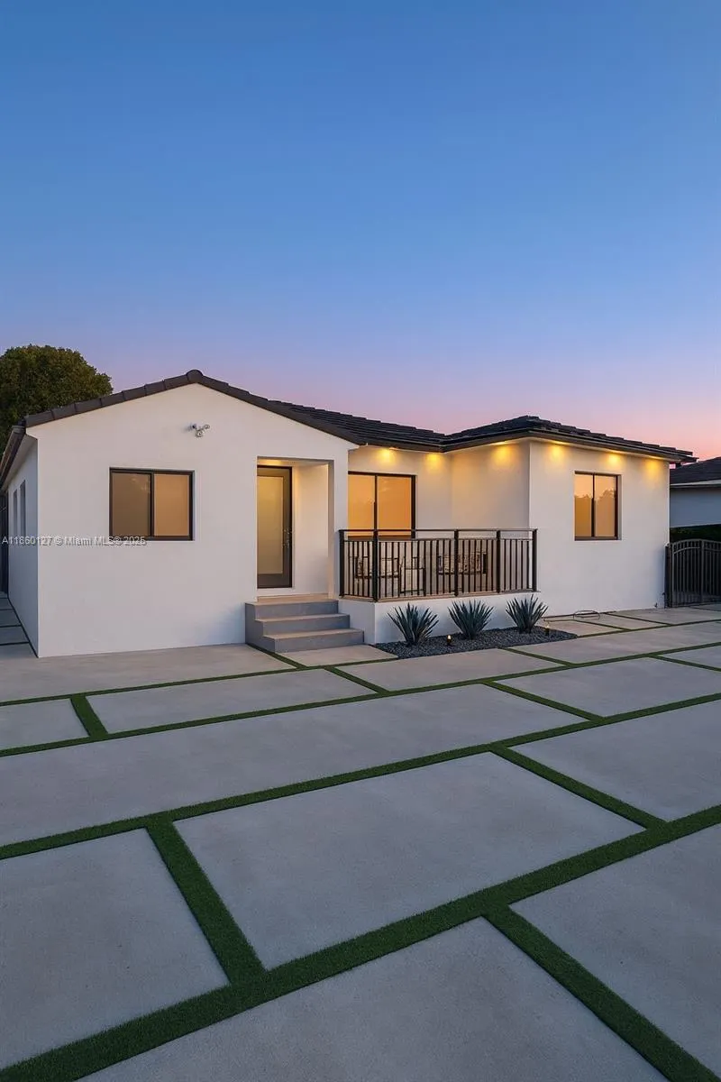 321 SW 51st Pl