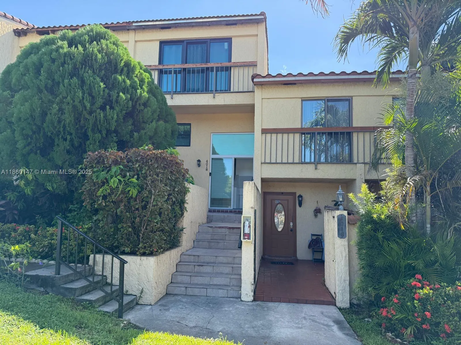 4018 Del río way