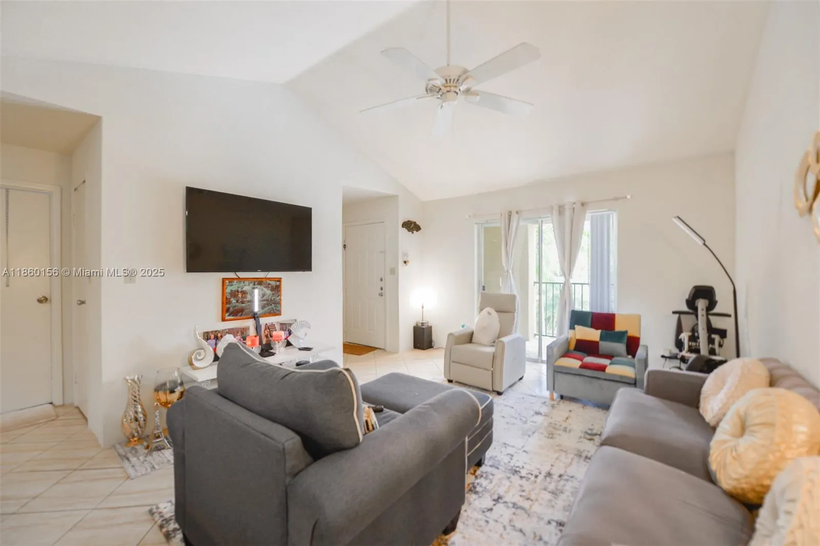 875 Riverside Dr, #735