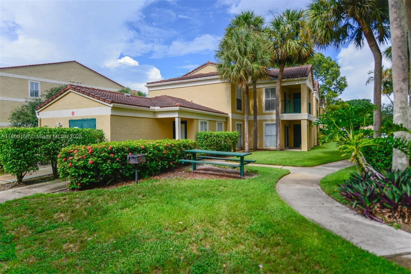 875 Riverside Dr, #735