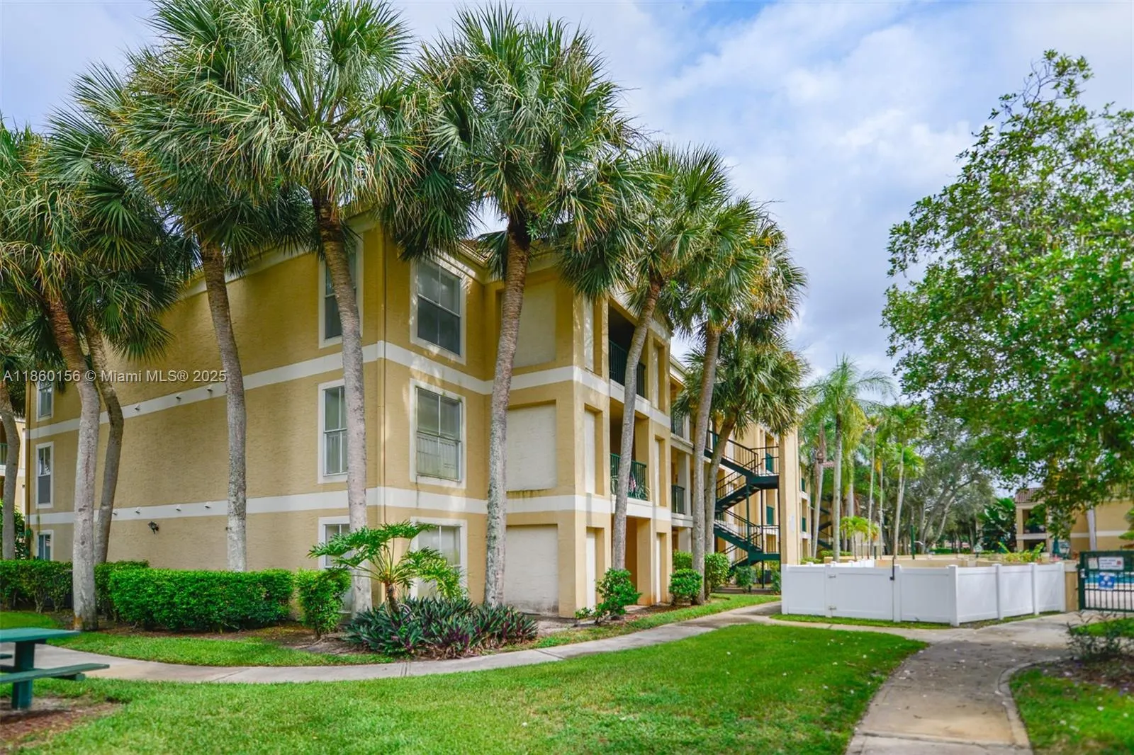 875 Riverside Dr, #735
