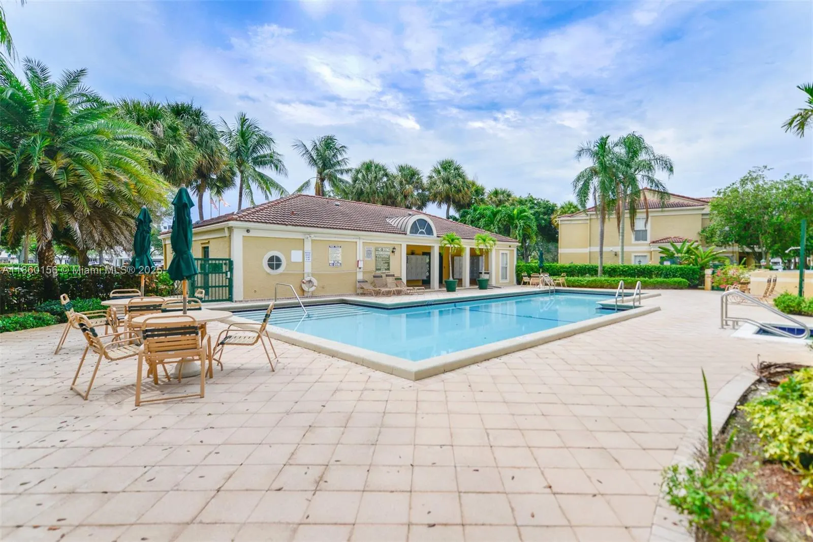 875 Riverside Dr, #735