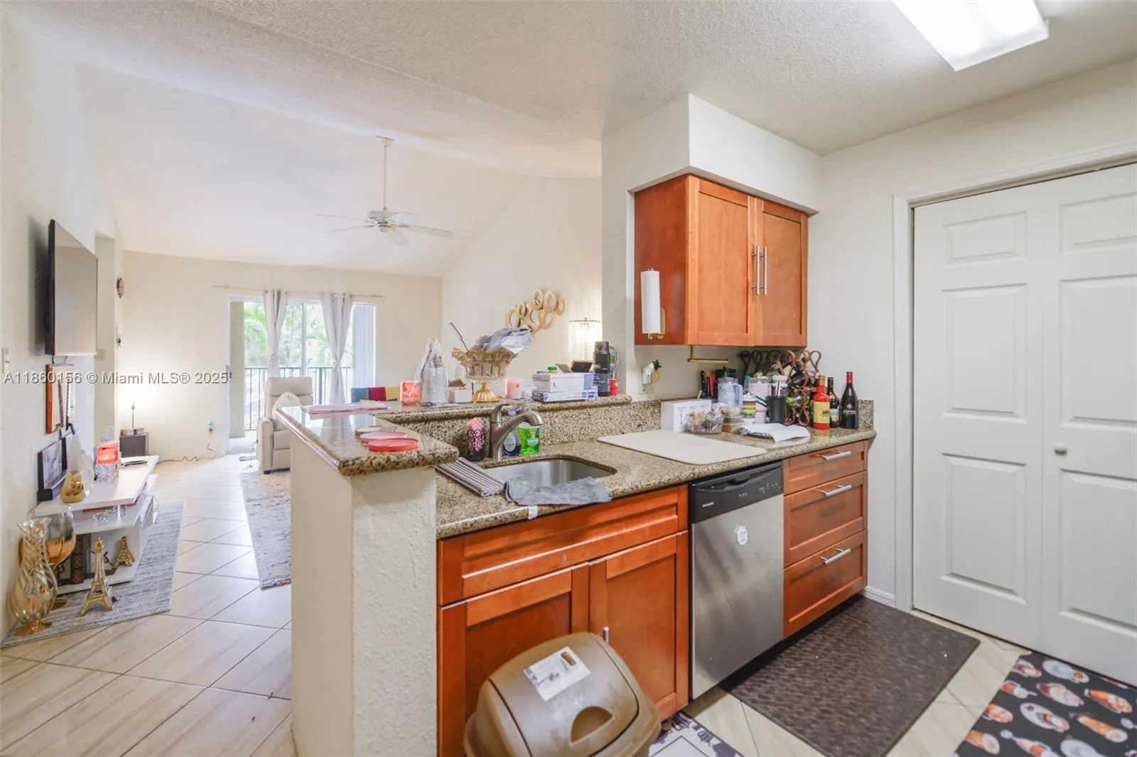 875 Riverside Dr, #735