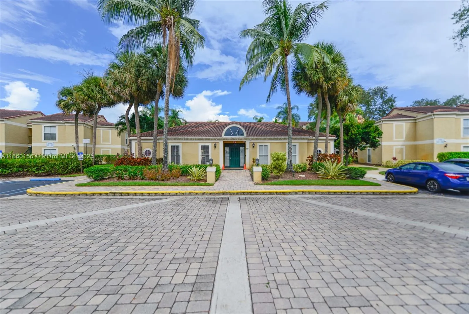 875 Riverside Dr, #735