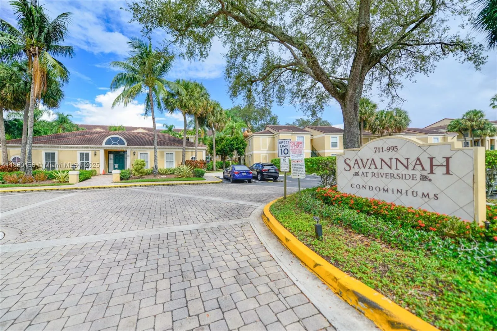 875 Riverside Dr, #735