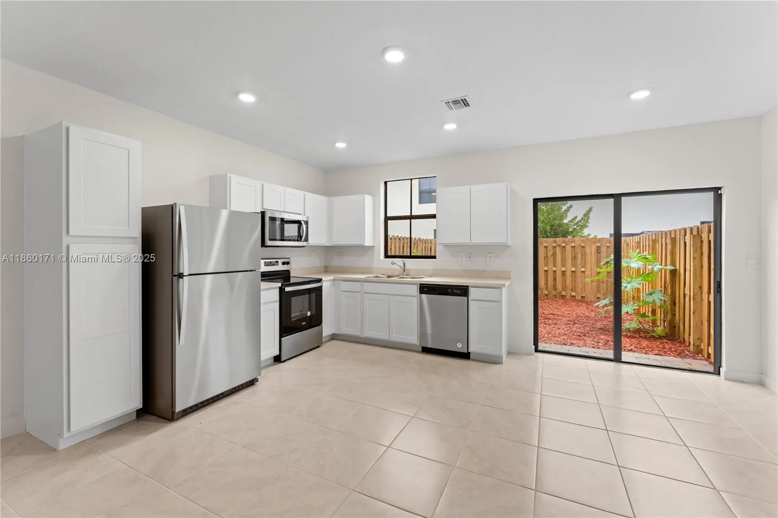 433 NE 12th St, #433