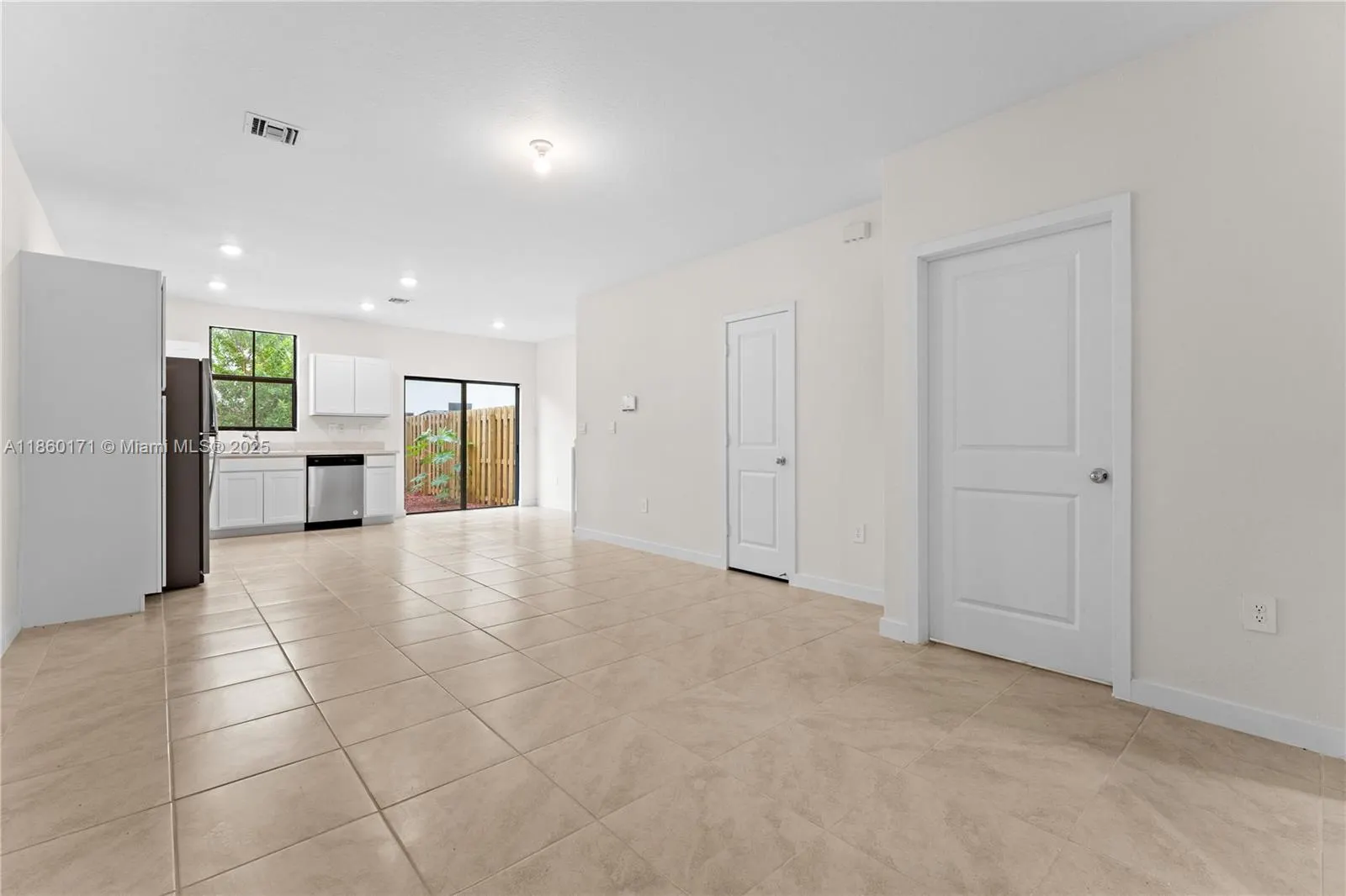 433 NE 12th St, #433