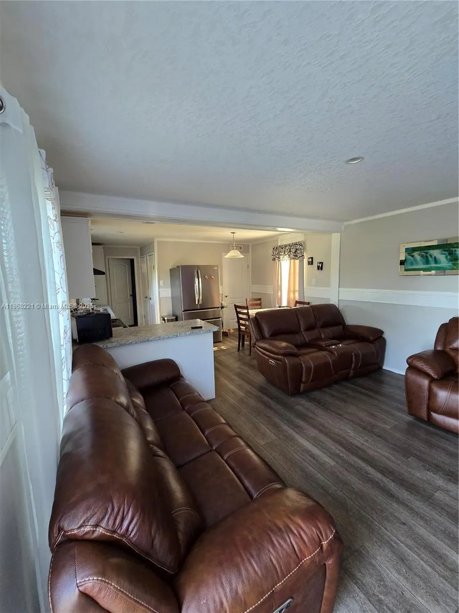 580 N Olivo