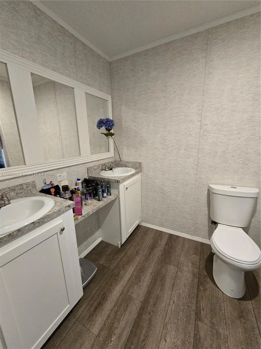 580 N Olivo