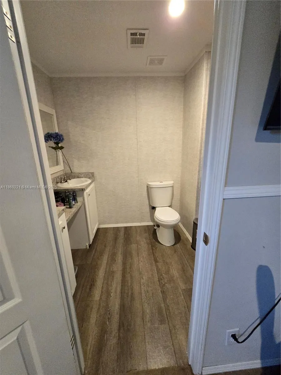 580 N Olivo