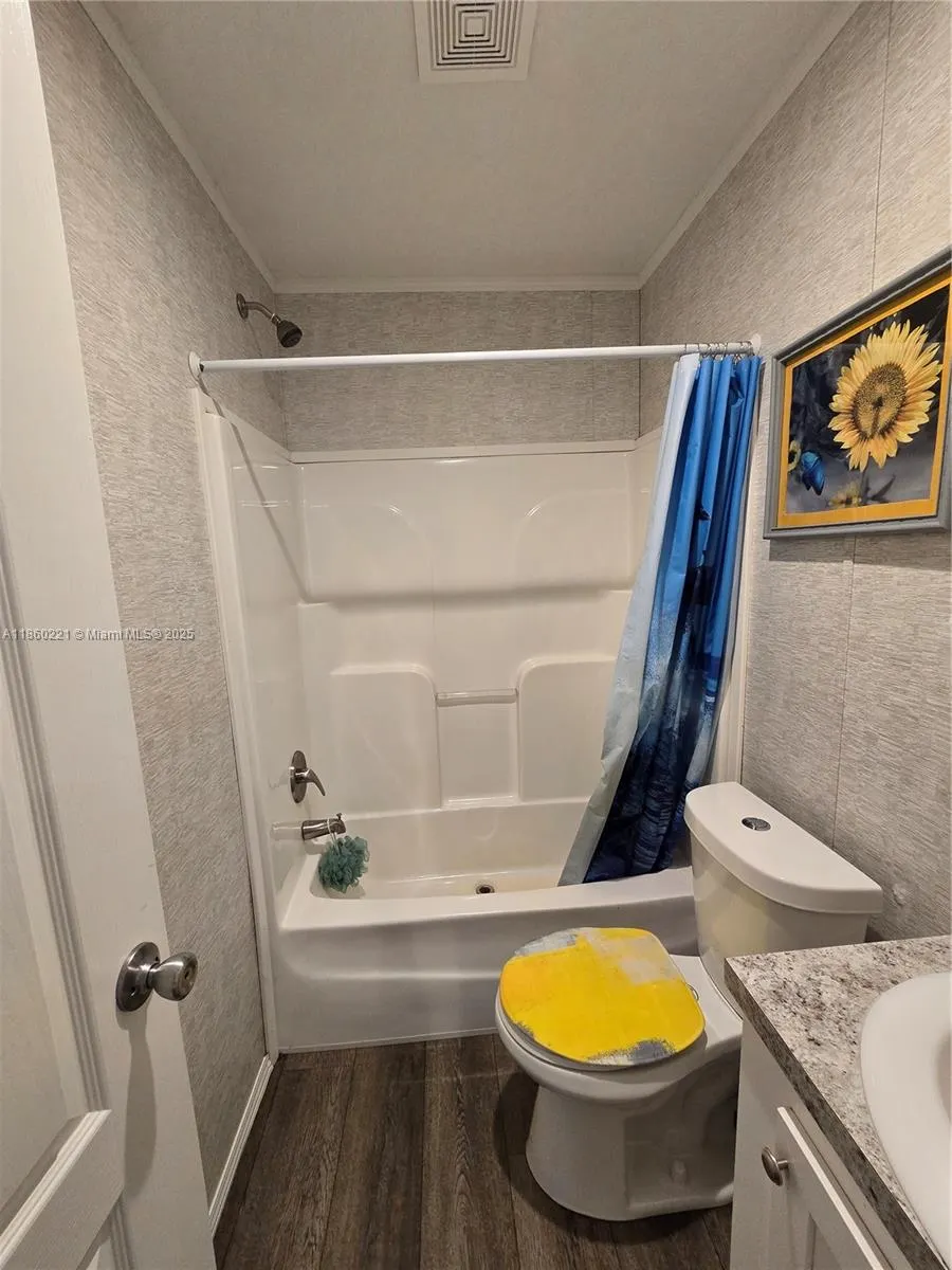 580 N Olivo